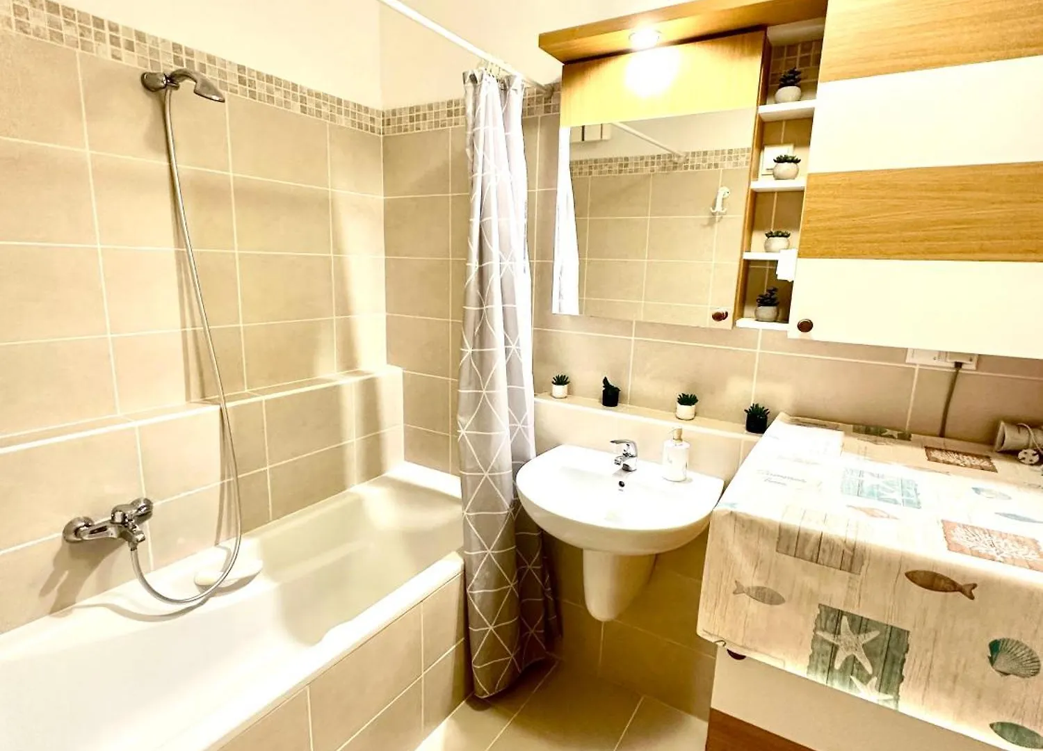 Central Apartment With Balcony Budapest Hungary