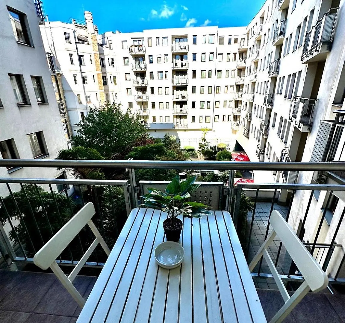 Central Apartment With Balcony Budapest